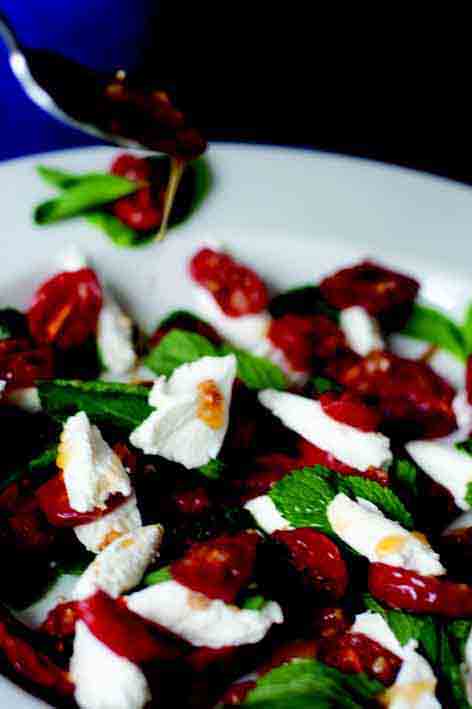 Clock Book: recipes from a modern Moroccan kitchen Tomato, mint and goat´s cheese salad
