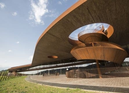 Exploring Italy’s Design Wineries: A Fusion of Iconic Architecture and Exquisite Wines