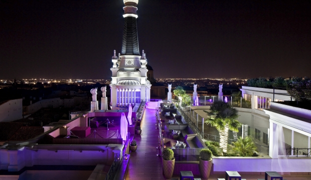 The Roof, Me Hotel