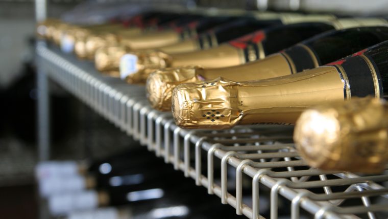 how-to-store-and-serve-champagne