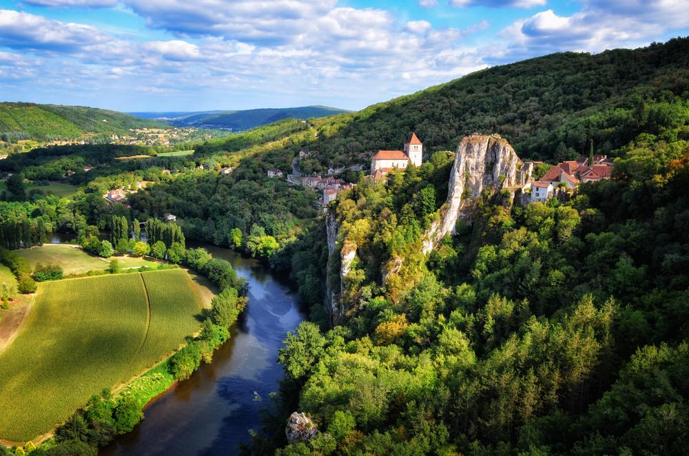 cahors-red-grapes-of-region.jpg