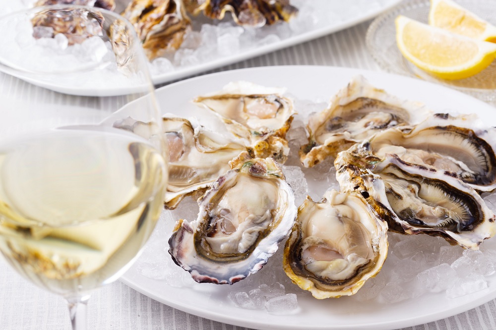 Fresh oysters with Picpoul Blanc
