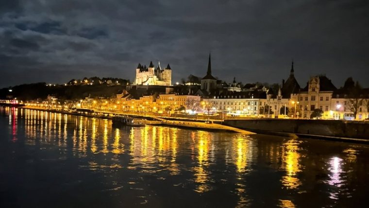 The Loire at dusk: a river corridor where stone, climate, and culture shape the region’s wines.