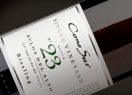 Cono Sur Single Vineyard Riesling 2021—bursting with lime blossom, crisp green apple and the laser-bright freshness of Chile’s Bío Bío Valley.