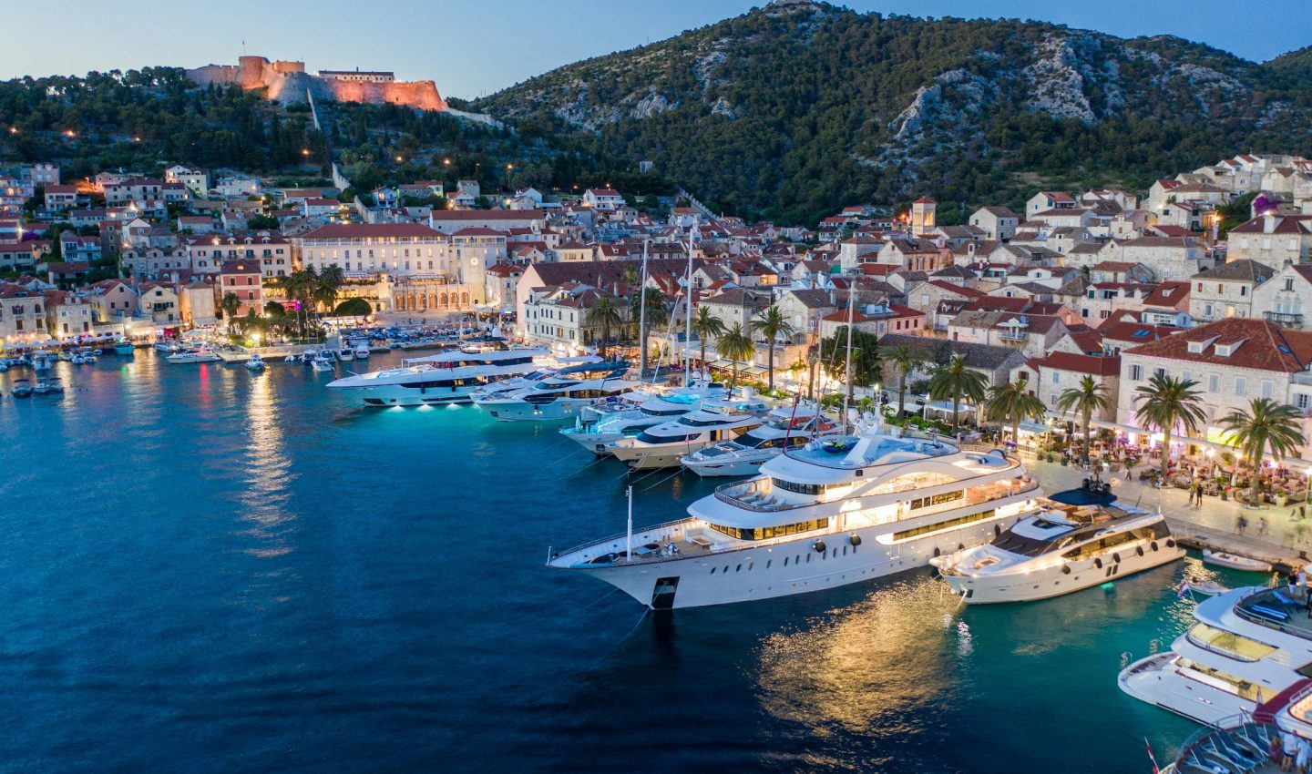 hvar port hvar port