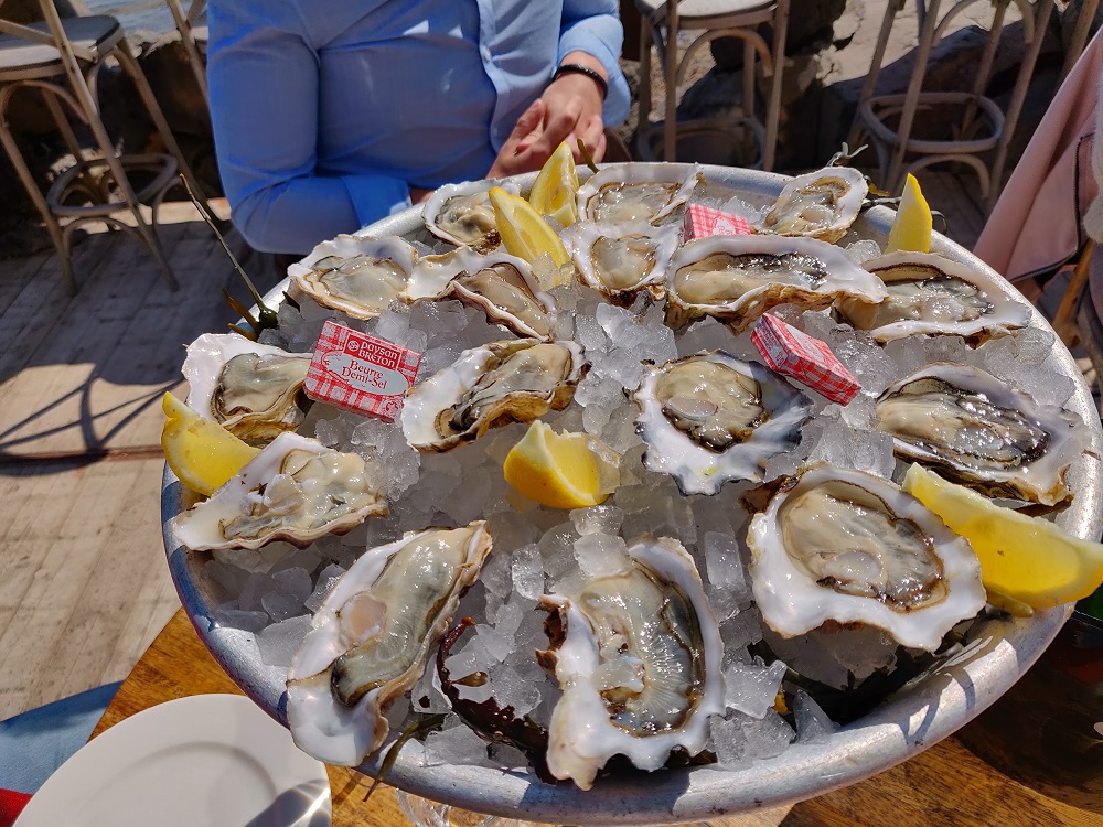 Delicious Bouzigues oysters in Marseillan