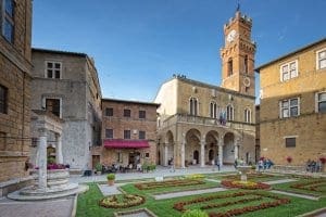 Piazza Pio II pienza - piazza-pio-ii.jpg