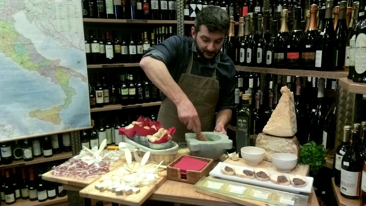 pesto-making-demonstration