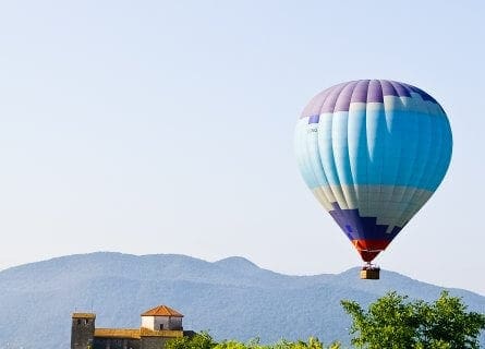 Hot air balloning, Vic